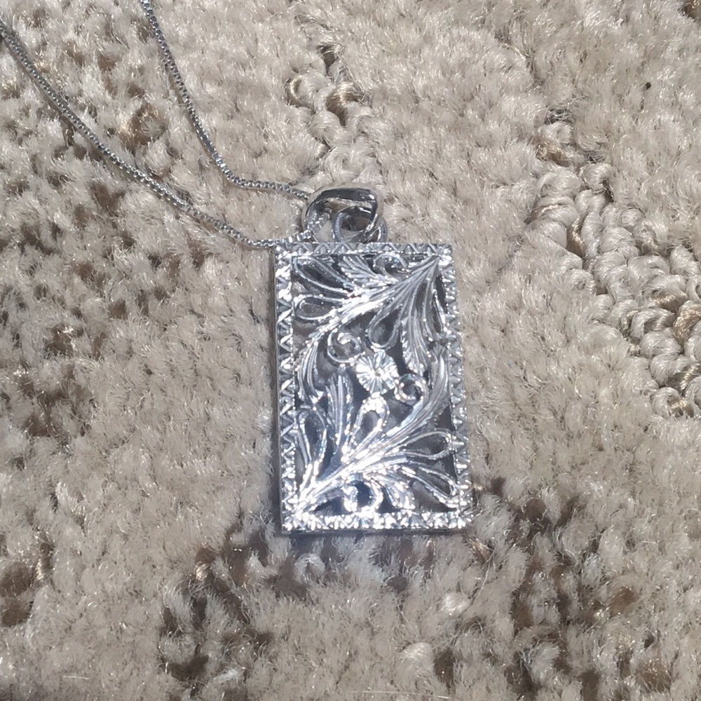 Sterling Silver chain with art deco pendant🌿 🍃